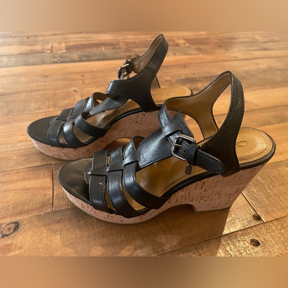 Coach Kennedy Women’s Sandals, Size 8.5. - Picture 3 of 5